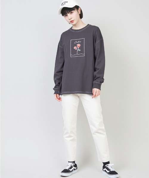 SPINNS（スピンズ）の「薔薇プリント ステッチデザインロンT（Tシャツ/カットソー・レディース・オフホワイト/グレイッシュベージュ/チャコール・ONESIZE）」の10枚目の写真