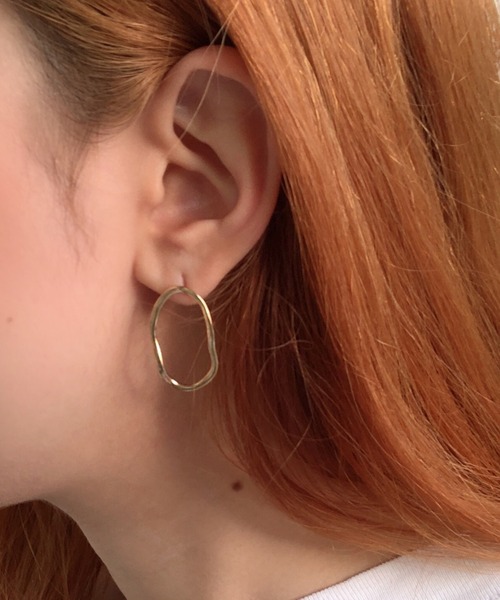 UNRELISH（アンレリッシュ）の「楕円ニュアンスピアス（ピアス（両耳用）・レディース・シルバー・FREE）」の4枚目の写真