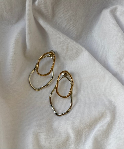 UNRELISH（アンレリッシュ）の「楕円ニュアンスピアス（ピアス（両耳用）・レディース・シルバー・FREE）」の5枚目の写真