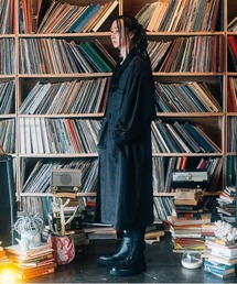 NYデザイナーのボンデージ素材オーバーサイズ コート