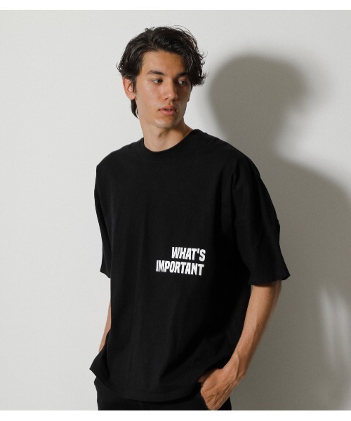 AZUL by moussy(アズールバイマウジー)の「REMARK BIG LOGO TEE/リマークビッグロゴTシャツ(Tシャツ/カットソー・メンズ・ホワイト/ブラック/ブルー・LARGE/MEDIUM)」の3枚目の写真