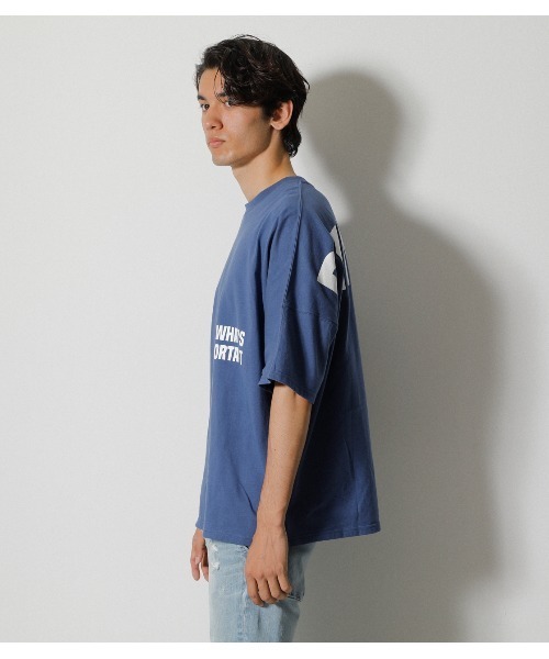 AZUL by moussy(アズールバイマウジー)の「REMARK BIG LOGO TEE/リマークビッグロゴTシャツ(Tシャツ/カットソー・メンズ・ホワイト/ブラック/ブルー・LARGE/MEDIUM)」の21枚目の写真