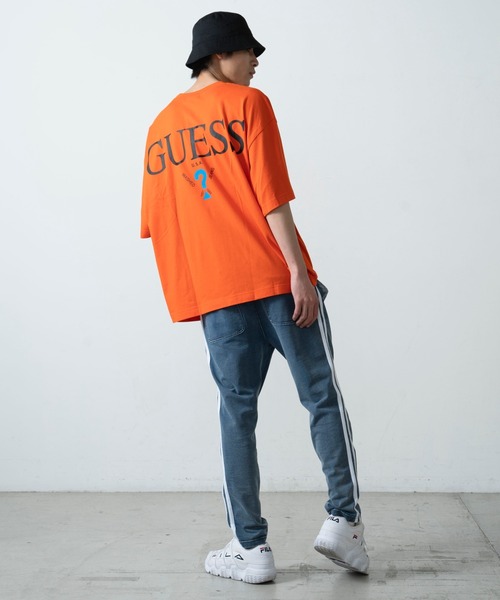 Guess（ゲス）の「∴WEGO/別注GUESSカラーロゴビッグシルエット半袖Tシャツ（Tシャツ/カットソー・メンズ・イエロー/オレンジ/スミクロ/ホワイト・LARGE/MEDIUM）」の16枚目の写真