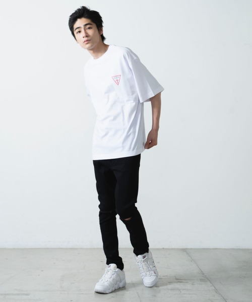 Guess（ゲス）の「∴WEGO/別注GUESSカラーロゴビッグシルエット半袖Tシャツ（Tシャツ/カットソー・メンズ・イエロー/オレンジ/スミクロ/ホワイト・LARGE/MEDIUM）」の5枚目の写真