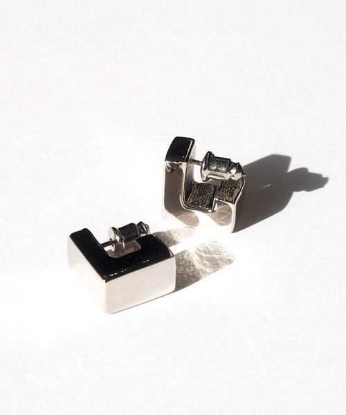 SALON（サロン）の「高級感漂うぽってりスクエアピアス（ピアス（両耳用）・レディース・シルバー/ゴールド・FREE）」の13枚目の写真