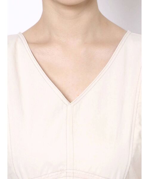 MERCURYDUO（マーキュリーデュオ）の「パネル切替ステッチワンピース（ワンピース・レディース・ベージュ/オフホワイト/インディゴブルー・SMALL/MEDIUM）」の6枚目の写真