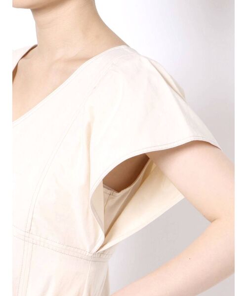 MERCURYDUO（マーキュリーデュオ）の「パネル切替ステッチワンピース（ワンピース・レディース・ベージュ/オフホワイト/インディゴブルー・SMALL/MEDIUM）」の15枚目の写真