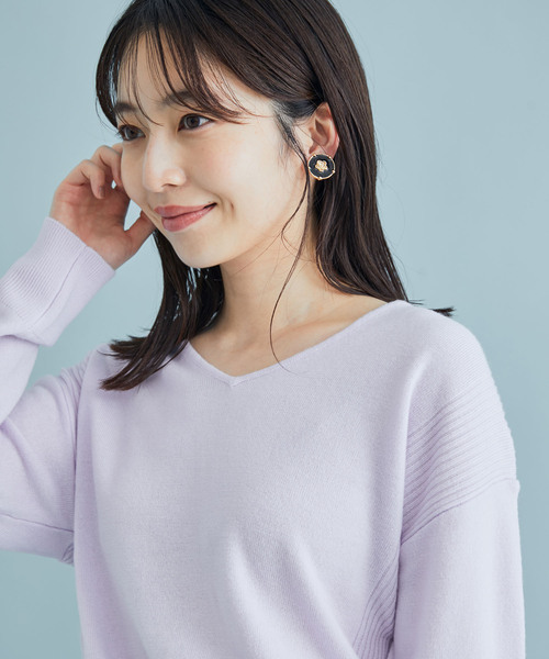 VIS（ビス）の「【新色追加】サイドのリブがアクセント。ソフトタッチVネックニットプルオーバー（ニット/セーター・レディース・ブラック/グレー/ホワイト/グリーン/ピンク/ラベンダー/ミント・FREE）」の8枚目の写真