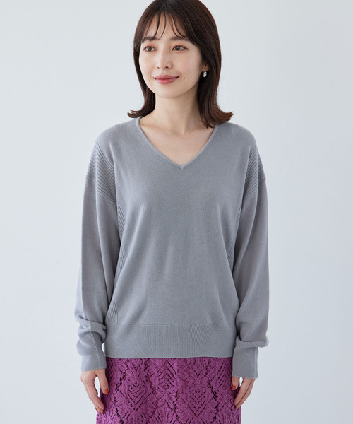 VIS（ビス）の「【新色追加】サイドのリブがアクセント。ソフトタッチVネックニットプルオーバー（ニット/セーター・レディース・ブラック/グレー/ホワイト/グリーン/ピンク/ラベンダー/ミント・FREE）」の17枚目の写真