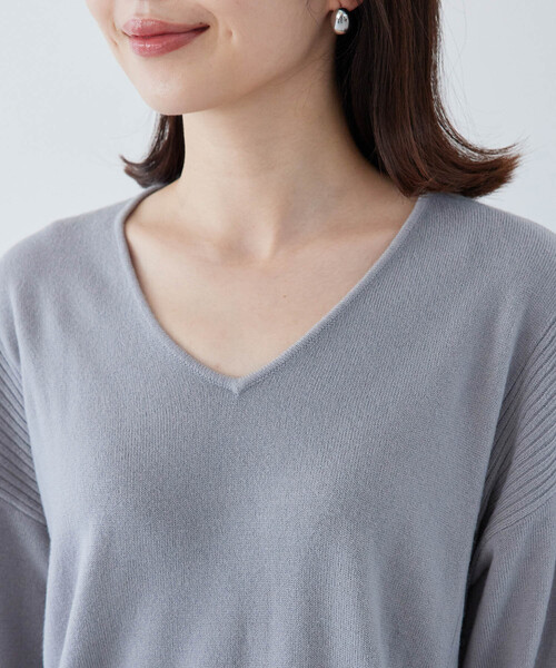 VIS（ビス）の「【新色追加】サイドのリブがアクセント。ソフトタッチVネックニットプルオーバー（ニット/セーター・レディース・ブラック/グレー/ホワイト/グリーン/ピンク/ラベンダー/ミント・FREE）」の20枚目の写真