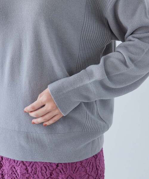 VIS（ビス）の「【新色追加】サイドのリブがアクセント。ソフトタッチVネックニットプルオーバー（ニット/セーター・レディース・ブラック/グレー/ホワイト/グリーン/ピンク/ラベンダー/ミント・FREE）」の21枚目の写真