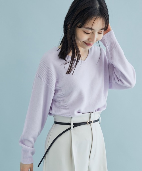 VIS（ビス）の「【新色追加】サイドのリブがアクセント。ソフトタッチVネックニットプルオーバー（ニット/セーター・レディース・ブラック/グレー/ホワイト/グリーン/ピンク/ラベンダー/ミント・FREE）」の6枚目の写真