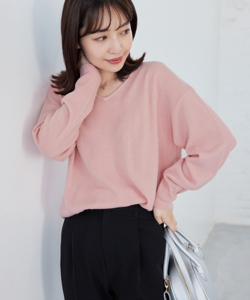 VIS（ビス）の「【新色追加】サイドのリブがアクセント。ソフトタッチVネックニットプルオーバー（ニット/セーター・レディース・ブラック/グレー/ホワイト/グリーン/ピンク/ラベンダー/ミント・FREE）」の7枚目の写真