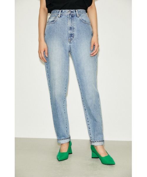 THROW by SLY（スローバイスライ）の「THROW JW TAPERED PT ジャストウエスト テーパード デニムパンツ（デニムパンツ・レディース・ライトブルー・24inch/25inch/26inch/23inch）」の2枚目の写真