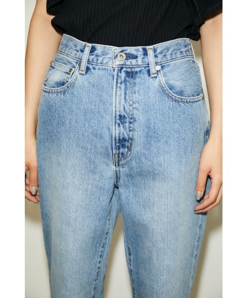 THROW by SLY（スローバイスライ）の「THROW JW TAPERED PT ジャストウエスト テーパード デニムパンツ（デニムパンツ・レディース・ライトブルー・24inch/25inch/26inch/23inch）」の6枚目の写真