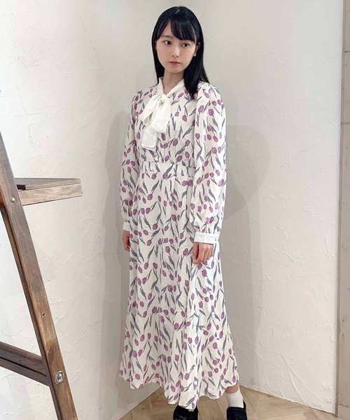 Hamble by Par Avion(ハンブルバイパラビオン)の「フラワークレリックワンピース(ワンピース・レディース・ネイビー/アイボリー・ONESIZE)」の1枚目の写真