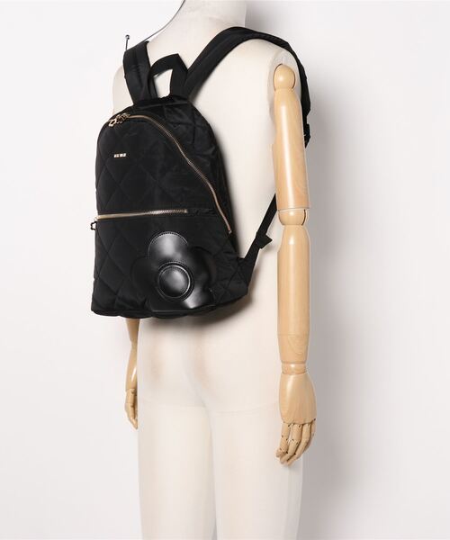 MARY QUANT(マリークワント)の「クラシカルキルトデイジー リュック(バックパック/リュック・レディース・ベージュ/ブラック・FREE)」の5枚目の写真