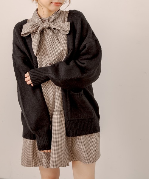 OLIVE des OLIVE（オリーブデオリーブ）の「【人気アイテム再入荷】ゆるっと＆ほっこり。起毛Vネックカーディガン（カーディガン/ボレロ・レディース・オフホワイト/ピンク/サックスブルー/グリーン/モスグリーン/ブラック・FREE）」の3枚目の写真