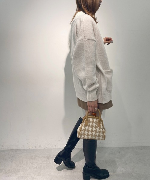 OLIVE des OLIVE（オリーブデオリーブ）の「【人気アイテム再入荷】ゆるっと＆ほっこり。起毛Vネックカーディガン（カーディガン/ボレロ・レディース・オフホワイト/ピンク/サックスブルー/グリーン/モスグリーン/ブラック・FREE）」の12枚目の写真