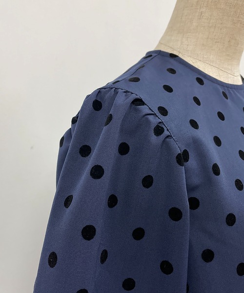 PICCIN（ピッチン）の「フロッキードットペプラムブラウス（シャツ/ブラウス・レディース・ブラック/ネイビー・M）」の13枚目の写真