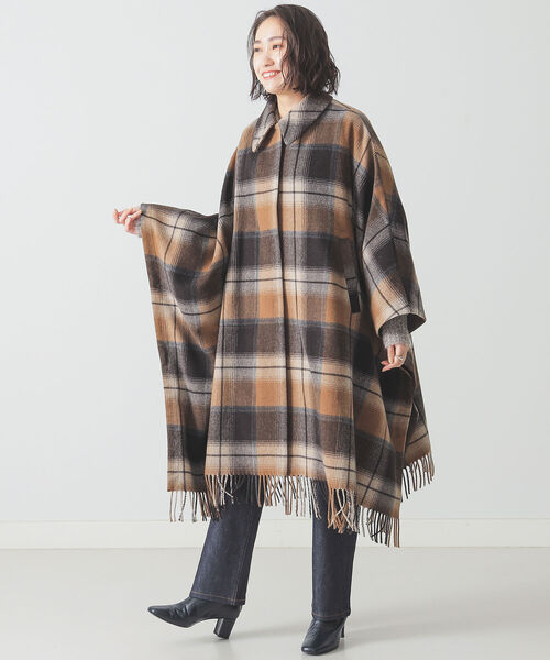 BEAMS LIGHTS（ビームスライツ）の「BEAMS LIGHTS / フリンジ チェック ケープ（その他アウター・レディース・ブラック/ブラウン・ONE SIZE）」の14枚目の写真