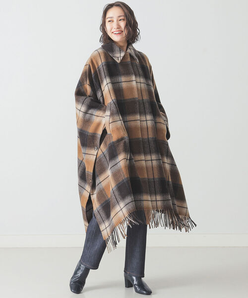 BEAMS LIGHTS（ビームスライツ）の「BEAMS LIGHTS / フリンジ チェック ケープ（その他アウター・レディース・ブラック/ブラウン・ONE SIZE）」の9枚目の写真