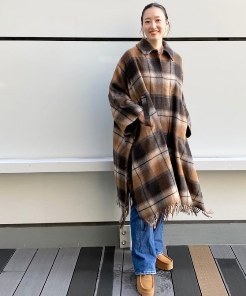 BEAMS LIGHTS（ビームスライツ）の「BEAMS LIGHTS / フリンジ チェック ケープ（その他アウター・レディース・ブラック/ブラウン・ONE SIZE）」の17枚目の写真