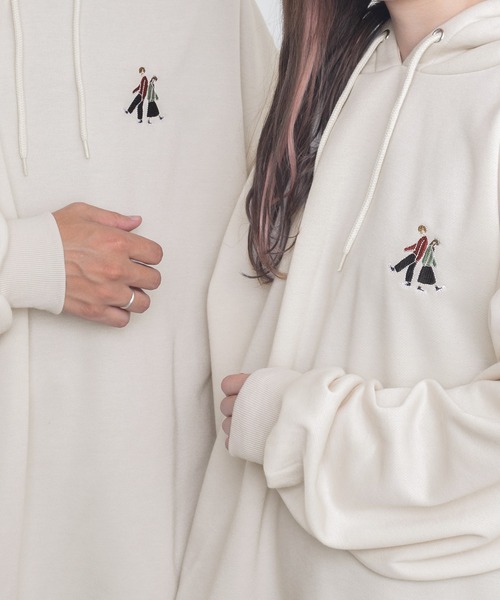 PairPair(ペアペア)の「カップル刺繍フーディー(ユニセックス)(パーカー・レディース・アイボリー/ベージュ/スミクロ・MEDIUM/LARGE)」の2枚目の写真
