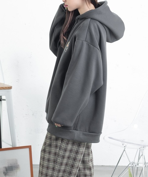 PairPair(ペアペア)の「カップル刺繍フーディー(ユニセックス)(パーカー・レディース・アイボリー/ベージュ/スミクロ・MEDIUM/LARGE)」の17枚目の写真