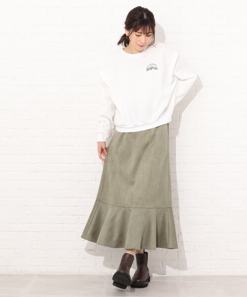 Cutie Blonde（キューティーブロンド）の「◆【S-L】後ろロゴスウェット（スウェット・レディース・ブラック/オフホワイト/パープル系・01/02/03）」の6枚目の写真