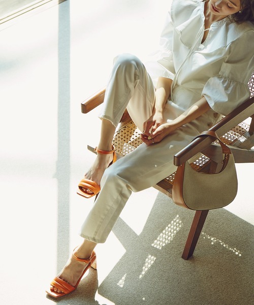 N.(N. Natural Beauty Basic)(エヌエヌナチュラルビューティーベーシック)の「【S Size Line】◆マリンボタンテーパードデニムパンツ(デニムパンツ・レディース・ホワイト/インディゴブルー・SMALL/MEDIUM)」の1枚目の写真