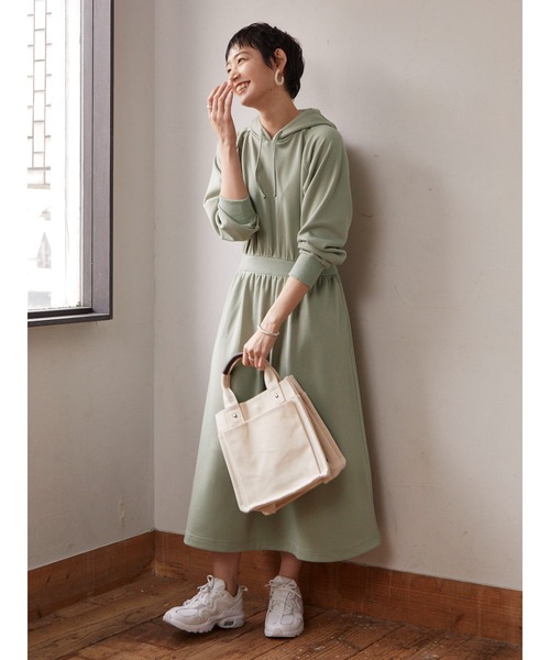 armonia（アルモニーア）の「armonia.フード付きカットワンピース＊（ワンピース・レディース・ブラック/ベージュ/グリーン・FREE）」の5枚目の写真