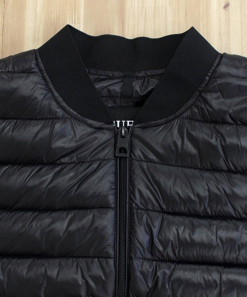 Guess（ゲス）の「ソフトナイロンMA-1中綿ブルゾン（MA-1・メンズ・ブラック・S/M/L/XL）」の4枚目の写真