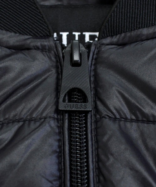 Guess（ゲス）の「ソフトナイロンMA-1中綿ブルゾン（MA-1・メンズ・ブラック・S/M/L/XL）」の3枚目の写真