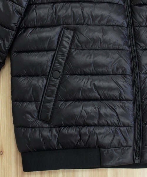 Guess（ゲス）の「ソフトナイロンMA-1中綿ブルゾン（MA-1・メンズ・ブラック・S/M/L/XL）」の2枚目の写真