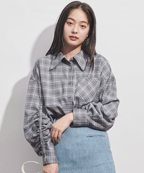 REDYAZEL（レディアゼル）の「リングドットボタンボリュームスリーブシャツ（シャツ/ブラウス・レディース・ライトグレー/オフホワイト/ブラック・FREE）」の3枚目の写真