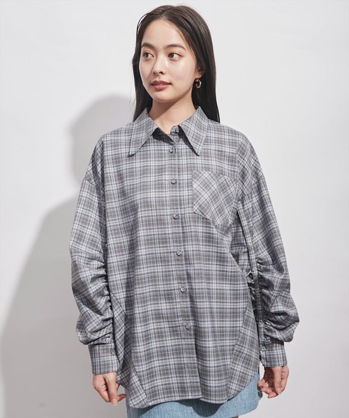 REDYAZEL（レディアゼル）の「リングドットボタンボリュームスリーブシャツ（シャツ/ブラウス・レディース・ライトグレー/オフホワイト/ブラック・FREE）」の5枚目の写真