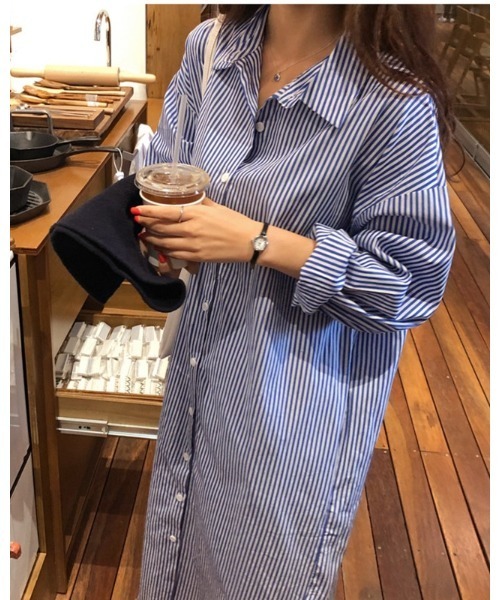 Ritzy(リッツィー)の「ロング丈 カラーストライプシャツワンピース(シャツワンピース・レディース・レッド/ブルー/アイボリー・M/L)」の3枚目の写真
