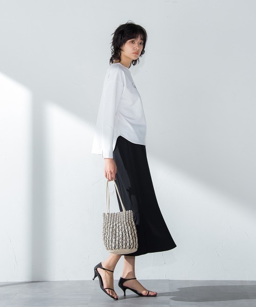 MAYSON GREY（メイソングレイ）の「【socolla】ステッチロゴヘルシープルオーバー≪洗濯機で洗える≫（Tシャツ/カットソー・レディース・ブラック/オフホワイト/ブルー・M）」の5枚目の写真