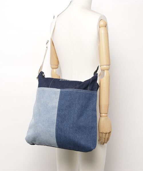 Levi's（リーバイス）の「LEVI’S(R) ACCESSORY PATCHWORK CARRY ALL（ショルダーバッグ・メンズ・ブルー・OS）」の5枚目の写真