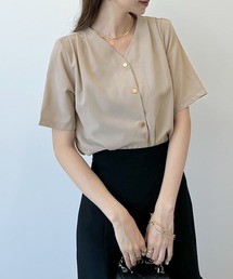 ショルダータックVネック半袖ブラウス
