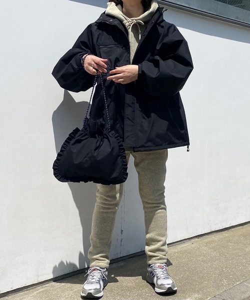 HOLIDAY（ホリデイ）の「WIND JACKET (WATER PROOF) ウィンドジャケット (ウォータープルーフ)（ナイロンジャケット・レディース・ブラック/ベージュ・ONE SIZE）」の6枚目の写真