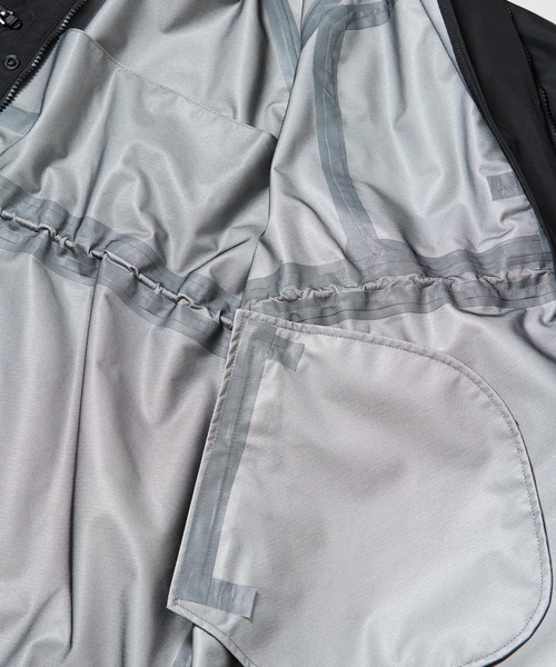 HOLIDAY(ホリデイ)の「WIND JACKET (WATER PROOF) ウィンドジャケット (ウォータープルーフ)(ナイロンジャケット・レディース・ブラック/ベージュ・ONE SIZE)」の14枚目の写真