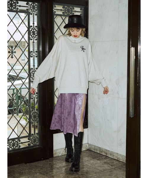 jouetie（ジュエティ）の「フラワーロゴルーズプルオーバー（スウェット・レディース・ブラック/グレー/ブルー・MEDIUM）」の18枚目の写真