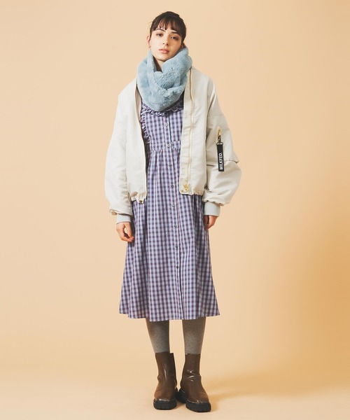 MILKFED.（ミルクフェド）の「LOGO FUR SNOOD（ネックウォーマー/スヌード・レディース・ライトブルー/ベージュ/チャコール・ONE SIZE）」の5枚目の写真