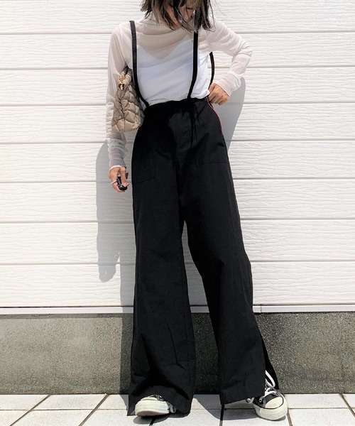 Q(キュー)の「サスペワイドパンツ(その他パンツ・レディース・グレイッシュベージュ/ブラック・MEDIUM)」の1枚目の写真