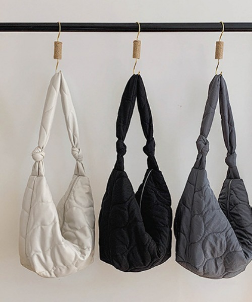 sakishimatokyo（サキシマトーキョー）の「キルトボディバッグ（ショルダーバッグ・レディース・ブラック/グレー/ホワイト・FREE）」の5枚目の写真