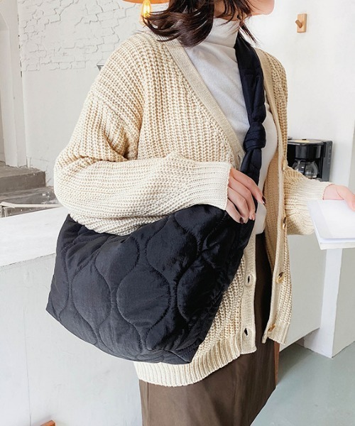 sakishimatokyo（サキシマトーキョー）の「キルトボディバッグ（ショルダーバッグ・レディース・ブラック/グレー/ホワイト・FREE）」の8枚目の写真