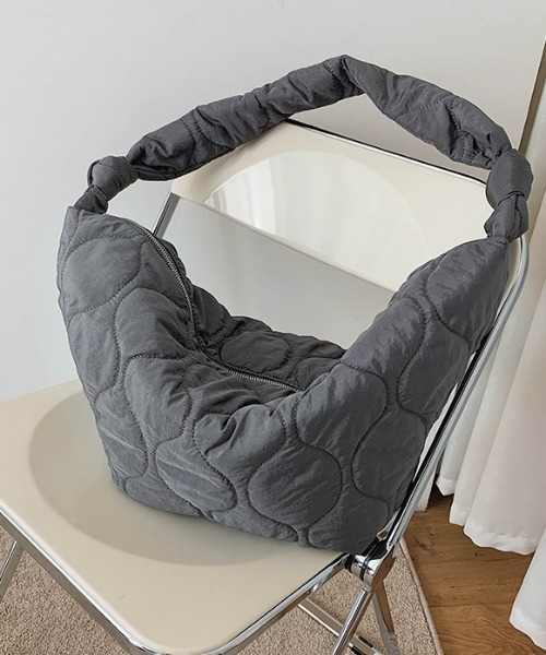 sakishimatokyo（サキシマトーキョー）の「キルトボディバッグ（ショルダーバッグ・レディース・ブラック/グレー/ホワイト・FREE）」の4枚目の写真