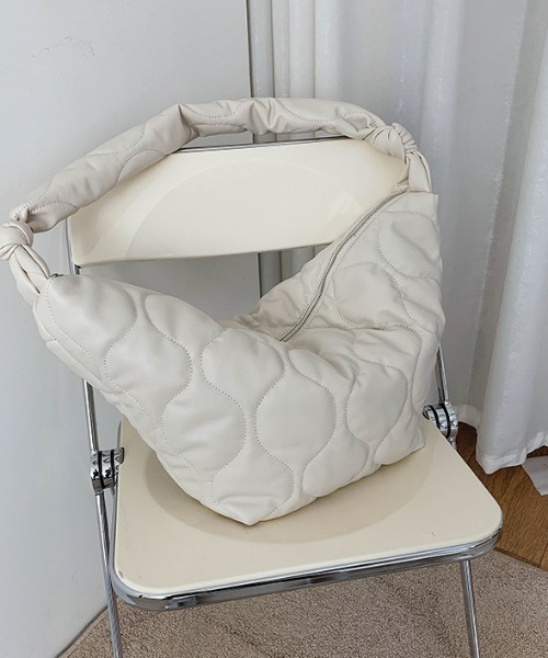 sakishimatokyo（サキシマトーキョー）の「キルトボディバッグ（ショルダーバッグ・レディース・ブラック/グレー/ホワイト・FREE）」の7枚目の写真